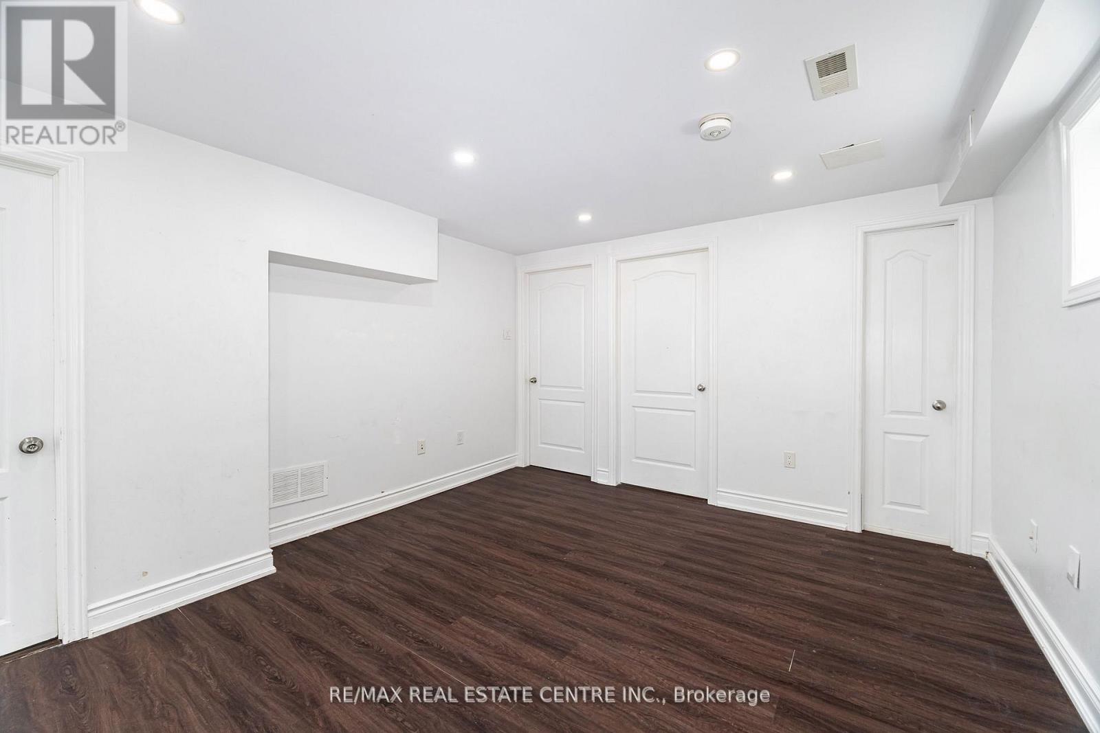 2 - 32 Mount Pleasant Drive, Brampton, Ontario  L6Z 1K2 - Photo 15 - W12595848