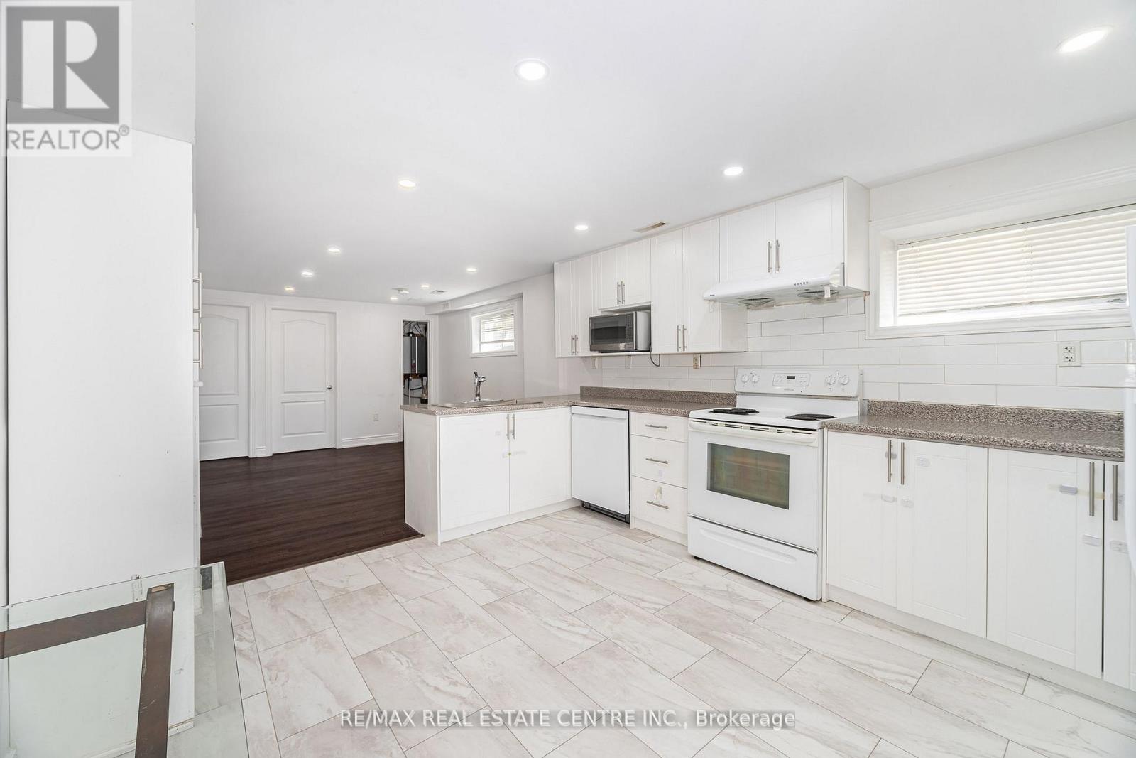 2 - 32 Mount Pleasant Drive, Brampton, Ontario  L6Z 1K2 - Photo 7 - W12595848