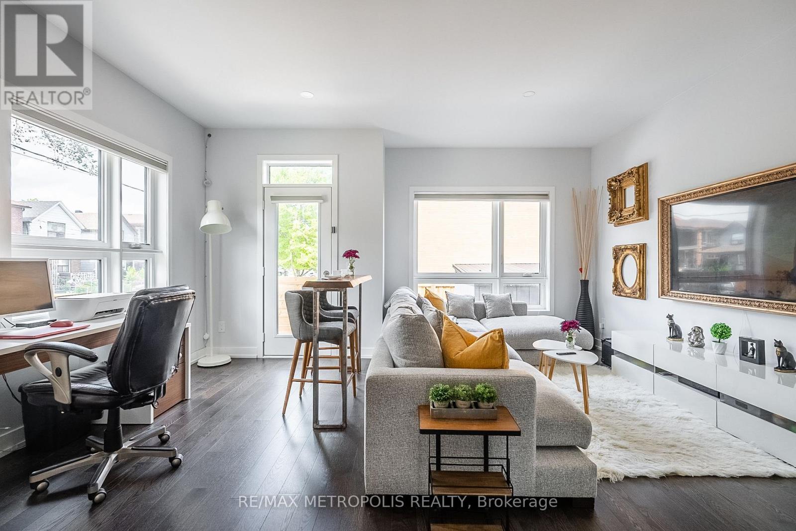 27 Thornton Avenue, Toronto, Ontario  M6E 2E3 - Photo 2 - W12595856