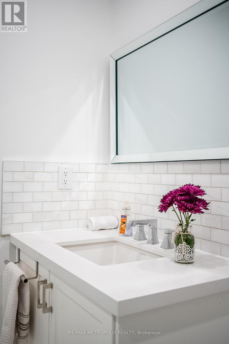 27 Thornton Avenue, Toronto, Ontario  M6E 2E3 - Photo 35 - W12595856