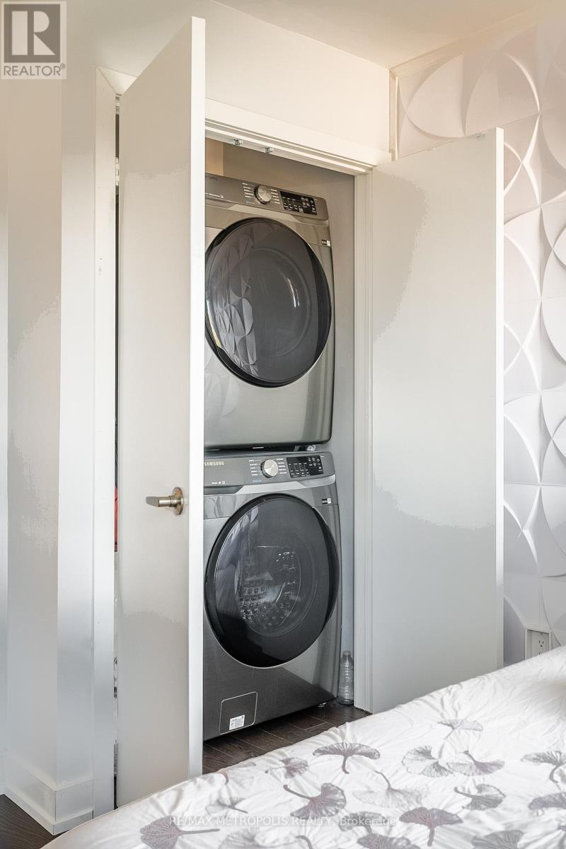 27 Thornton Avenue, Toronto, Ontario  M6E 2E3 - Photo 38 - W12595856