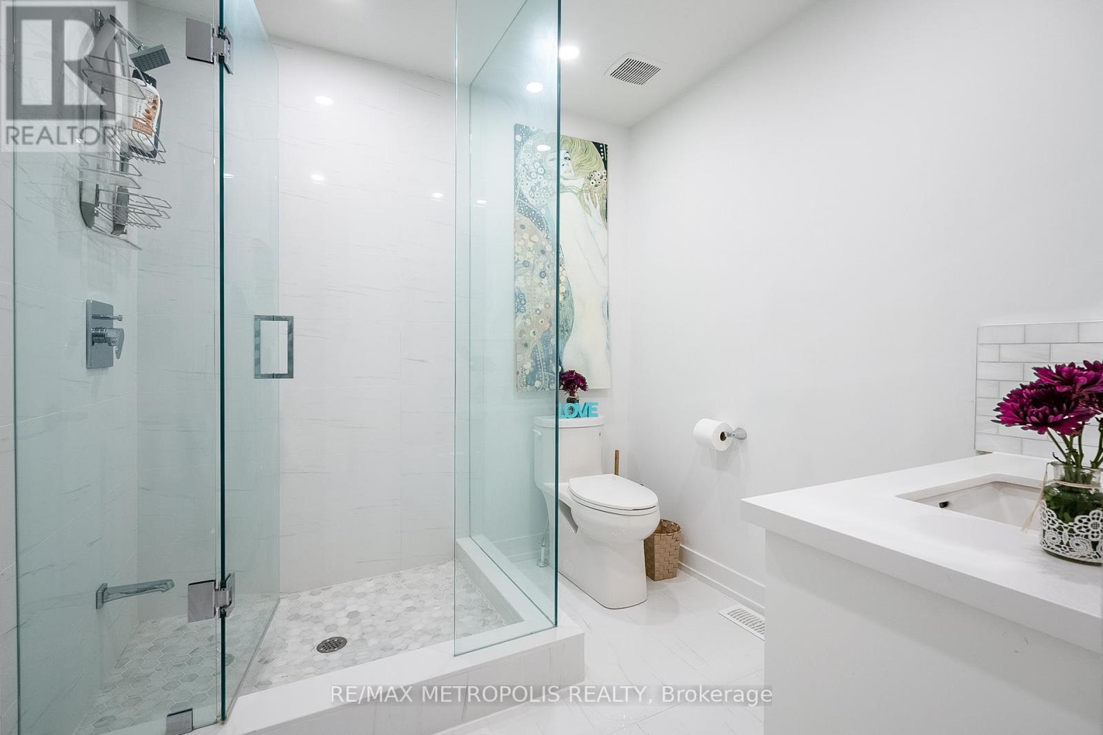 Entire - 27 Thornton Avenue, Toronto, Ontario  M6E 2E3 - Photo 34 - W12595868