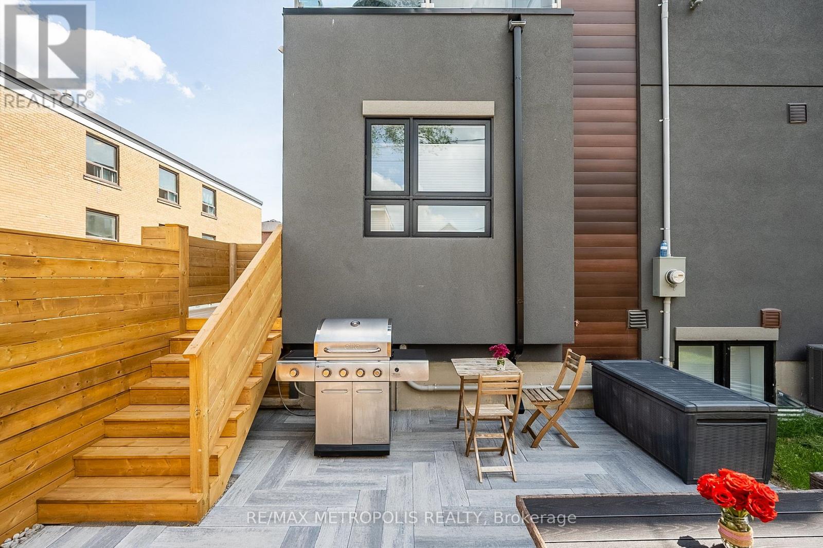 Entire - 27 Thornton Avenue, Toronto, Ontario  M6E 2E3 - Photo 39 - W12595868