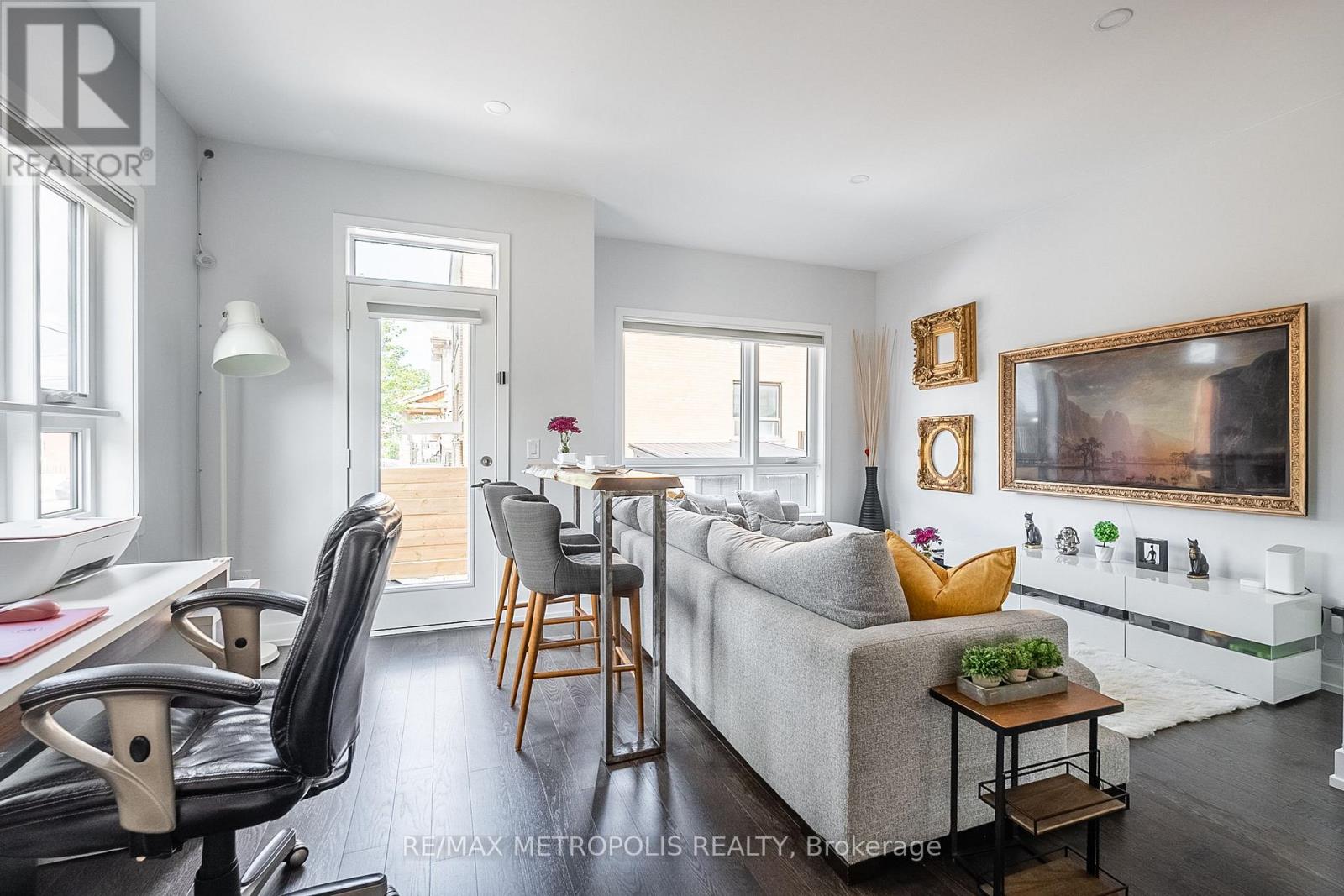 Entire - 27 Thornton Avenue, Toronto, Ontario  M6E 2E3 - Photo 4 - W12595868