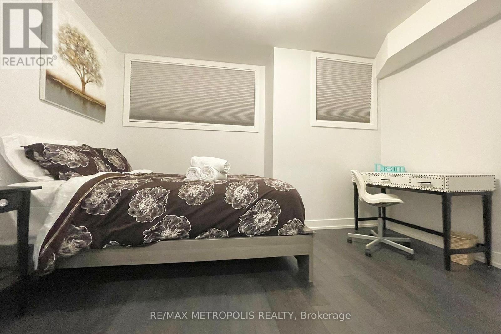 Entire - 27 Thornton Avenue, Toronto, Ontario  M6E 2E3 - Photo 49 - W12595868