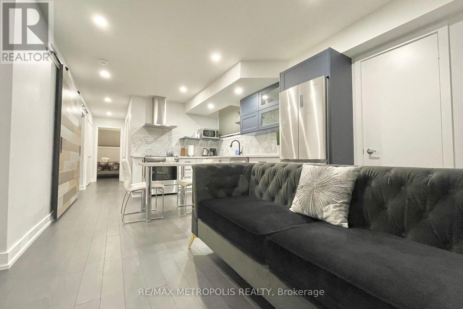 Lower - 27 Thornton Avenue, Toronto, Ontario  M6E 2E3 - Photo 2 - W12595874