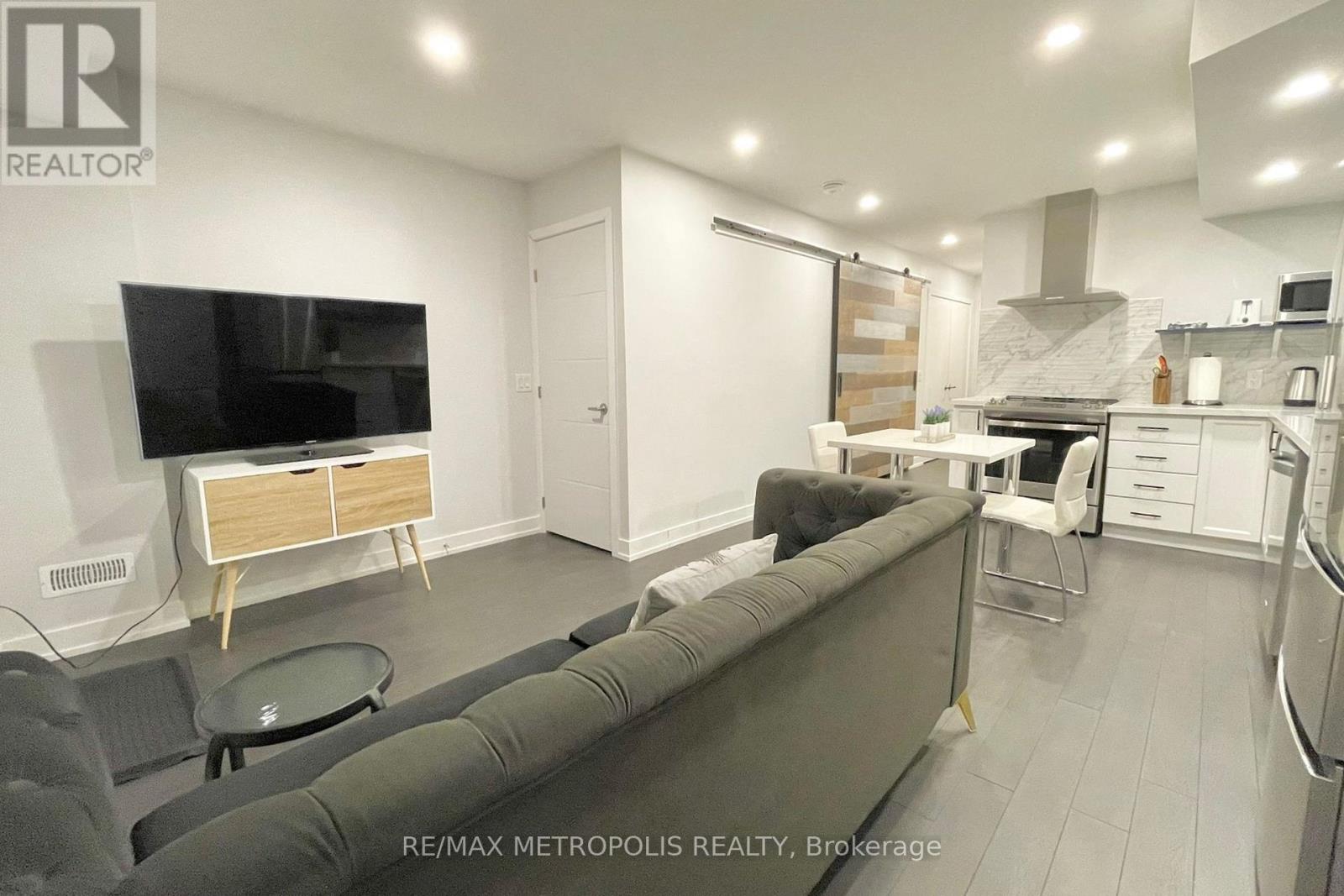 Lower - 27 Thornton Avenue, Toronto, Ontario  M6E 2E3 - Photo 3 - W12595874