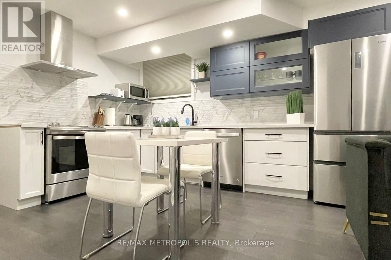 Lower - 27 Thornton Avenue, Toronto, Ontario  M6E 2E3 - Photo 5 - W12595874