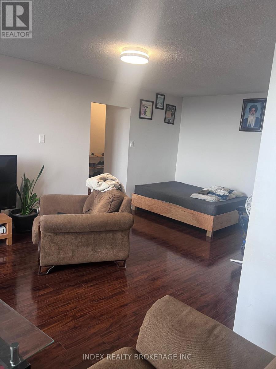 3533 Derry Road, Mississauga, Ontario  L4T 1B1 - Photo 5 - W12595886