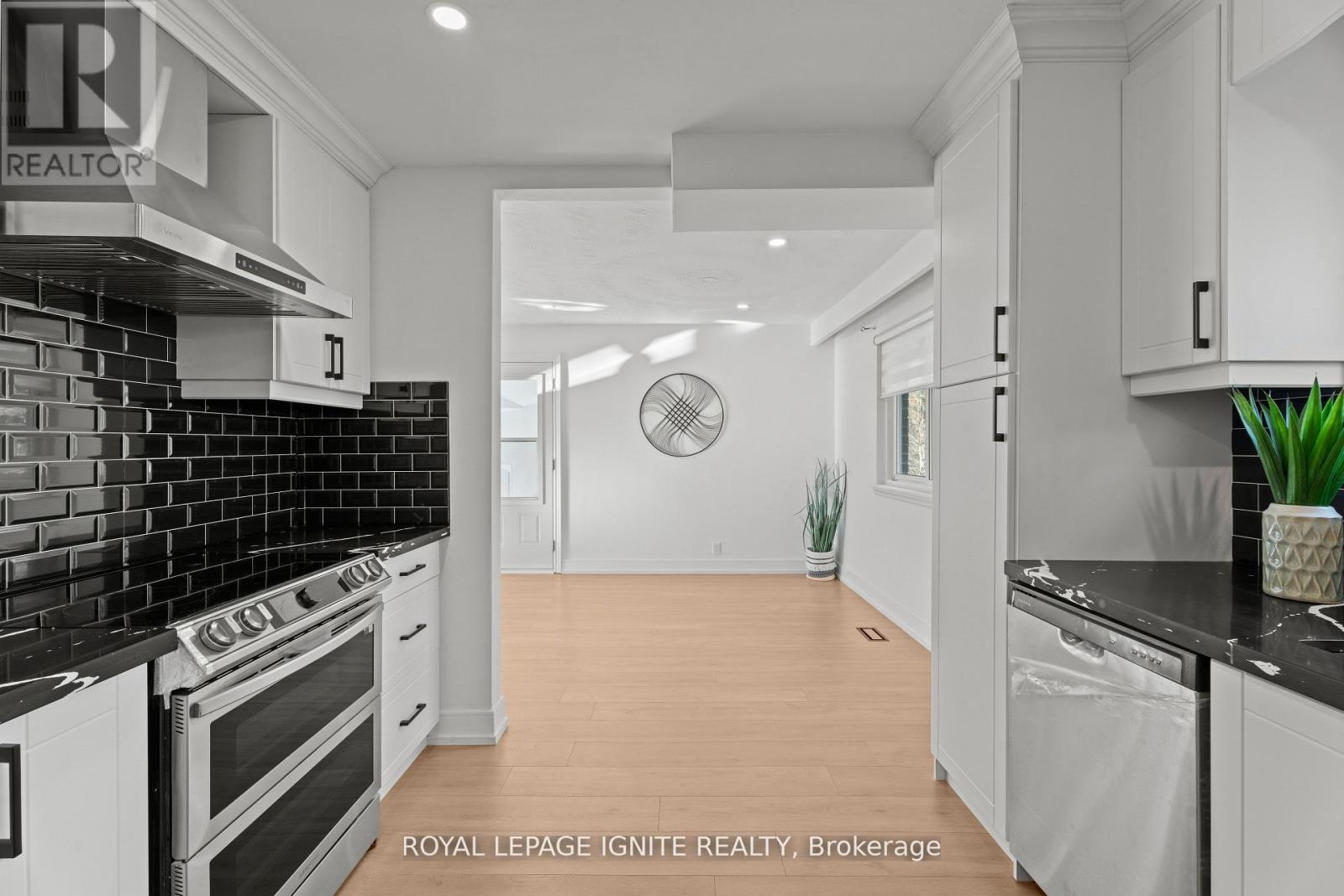 7 Isherwood Court, Mississauga, Ontario  L5M 1E6 - Photo 11 - W12595896