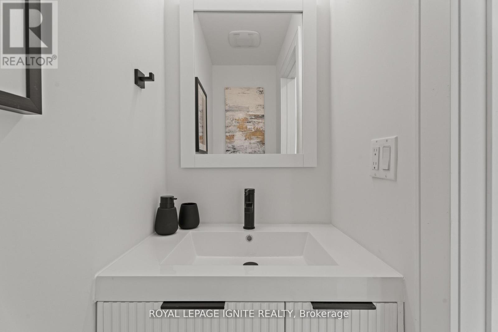 7 Isherwood Court, Mississauga, Ontario  L5M 1E6 - Photo 13 - W12595896