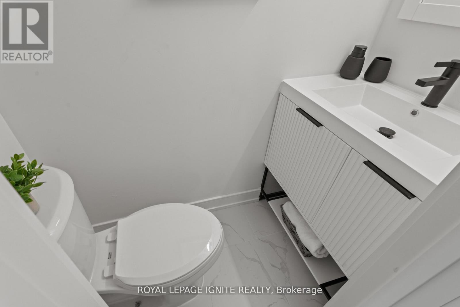 7 Isherwood Court, Mississauga, Ontario  L5M 1E6 - Photo 14 - W12595896