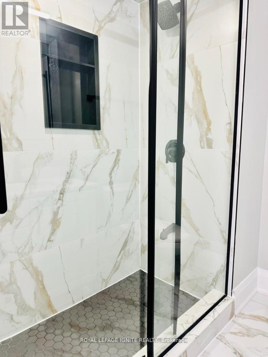 7 Isherwood Court, Mississauga, Ontario  L5M 1E6 - Photo 31 - W12595896