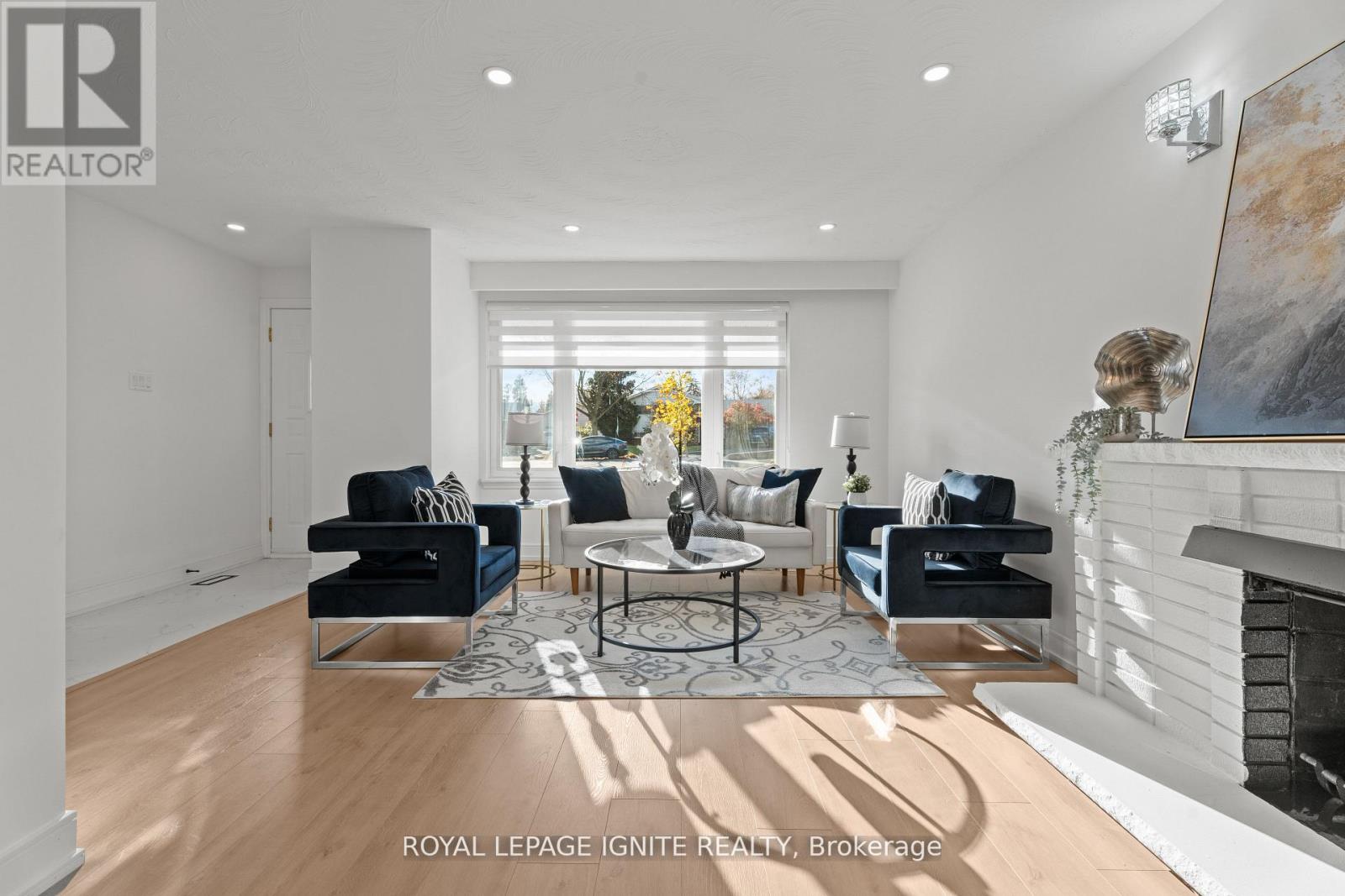 7 Isherwood Court, Mississauga, Ontario  L5M 1E6 - Photo 5 - W12595896