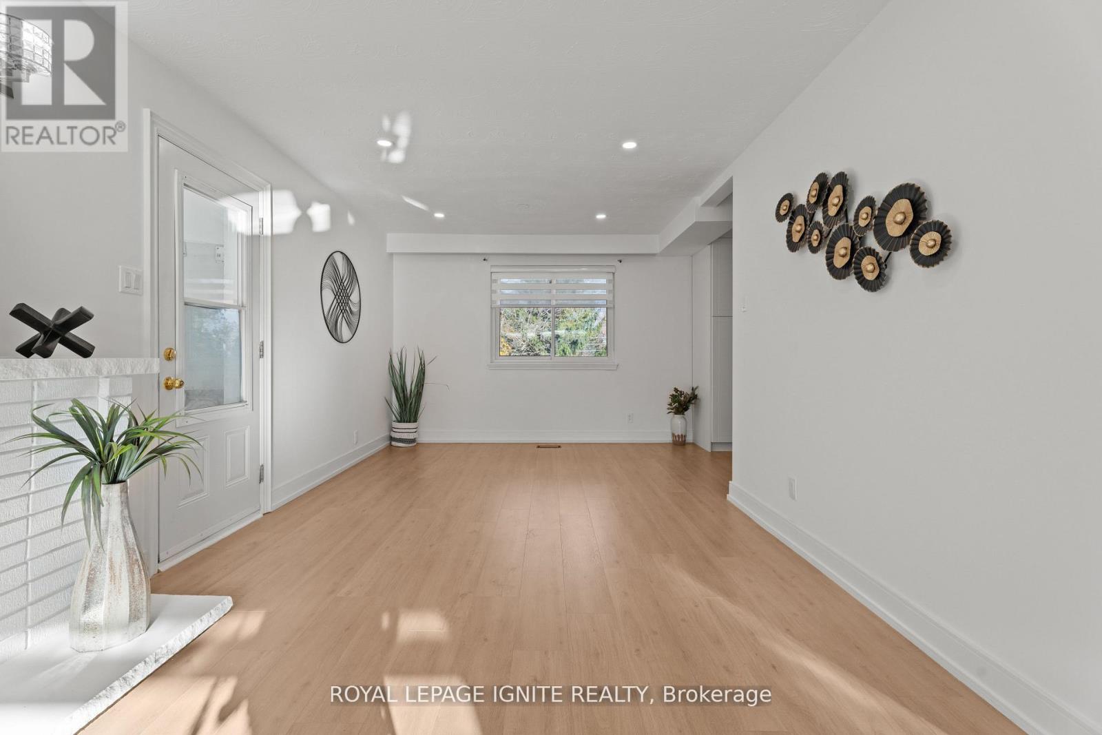 7 Isherwood Court, Mississauga, Ontario  L5M 1E6 - Photo 7 - W12595896