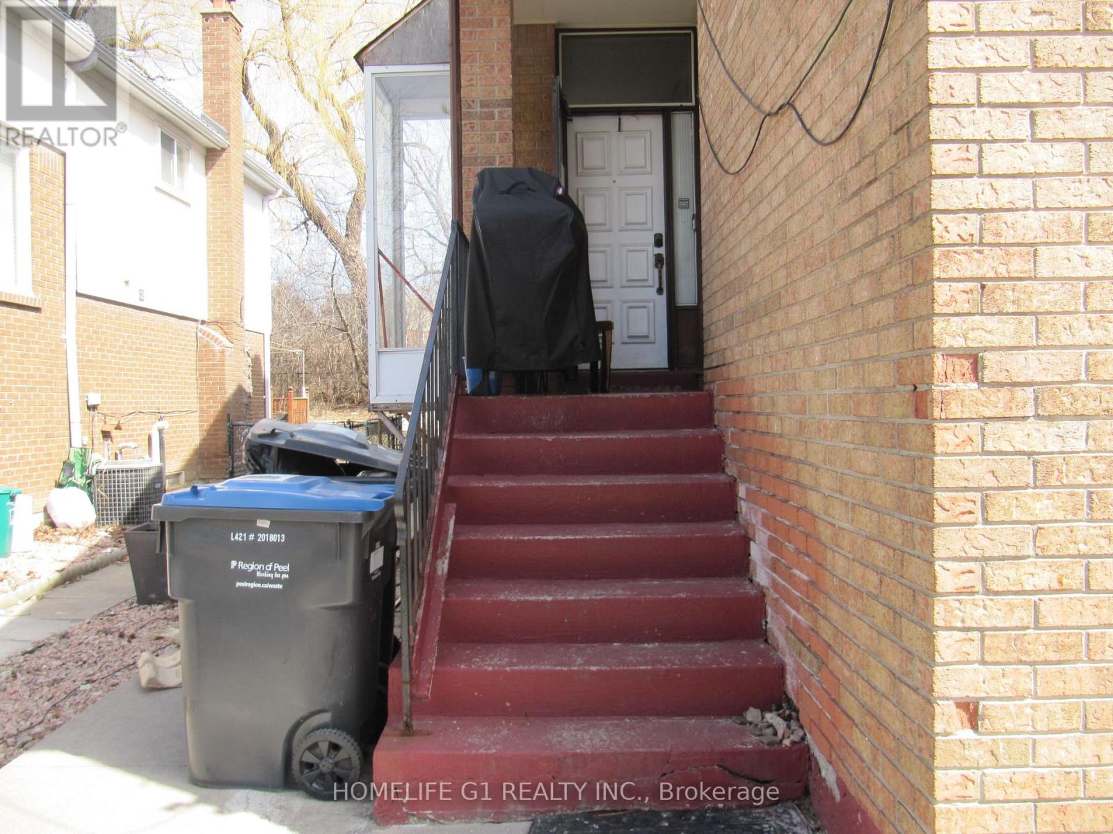 94 Leacrest Street, Brampton, Ontario  L6S 3K6 - Photo 2 - W12595942