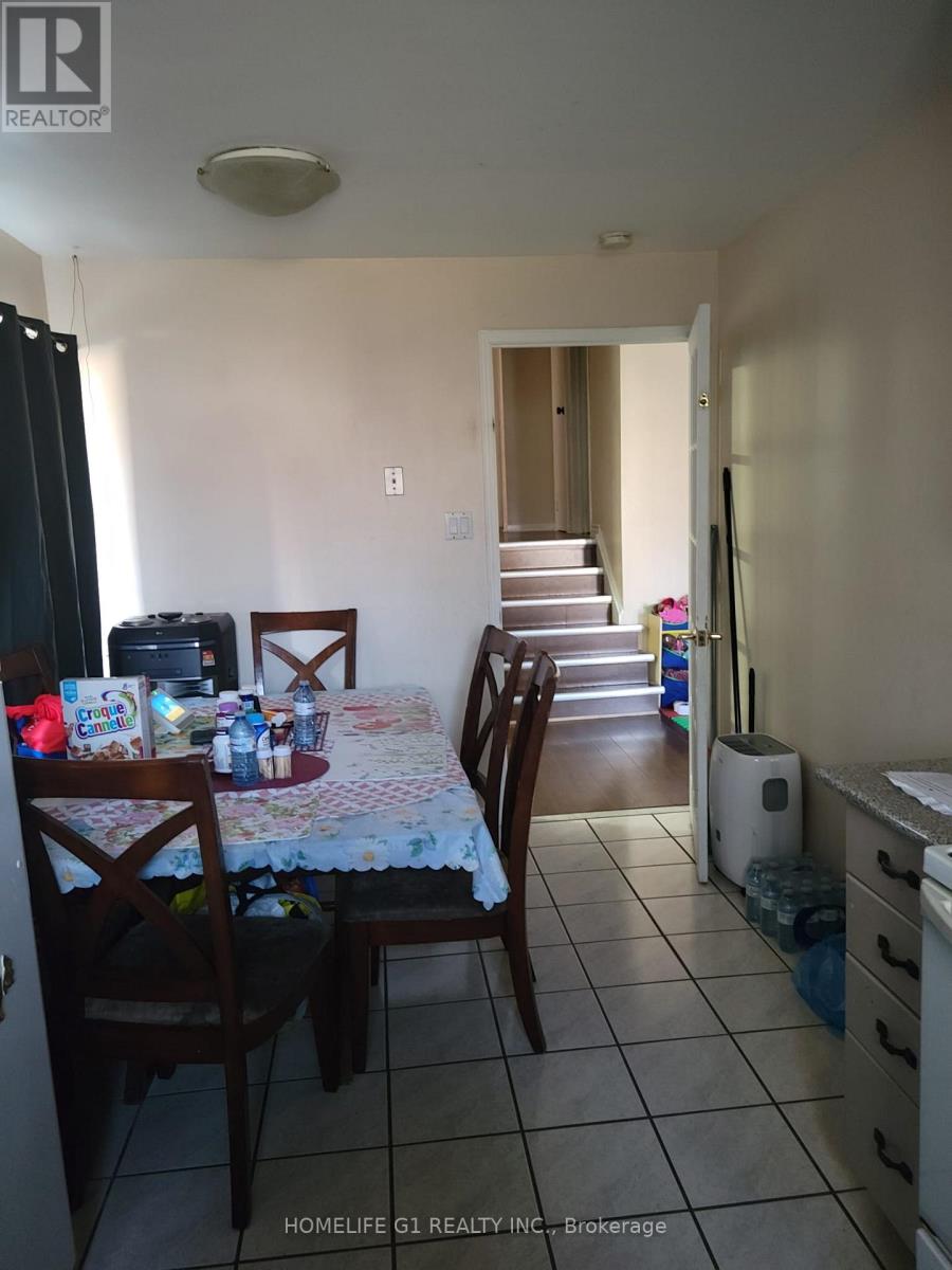 94 Leacrest Street, Brampton, Ontario  L6S 3K6 - Photo 6 - W12595942