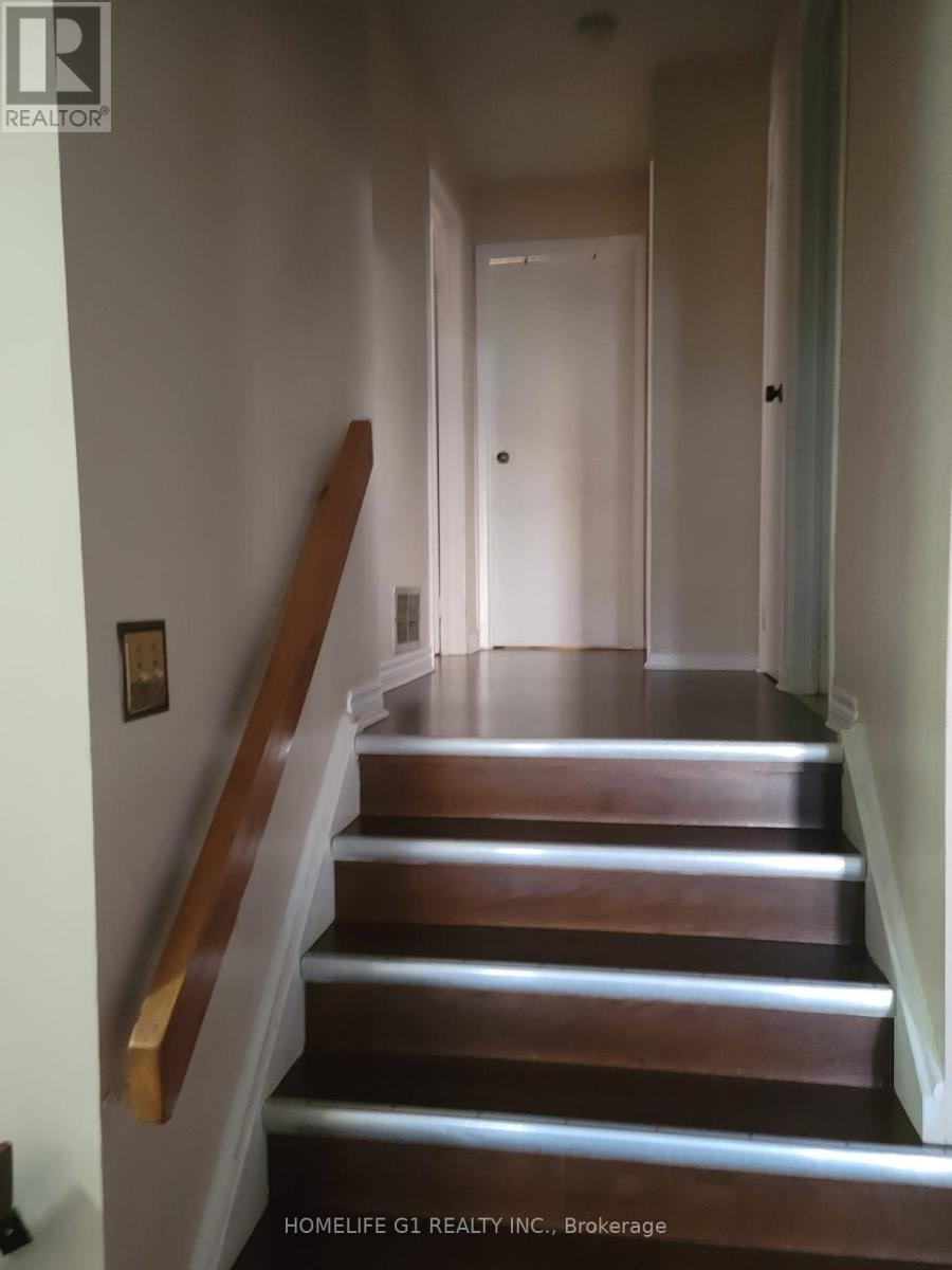 94 Leacrest Street, Brampton, Ontario  L6S 3K6 - Photo 7 - W12595942