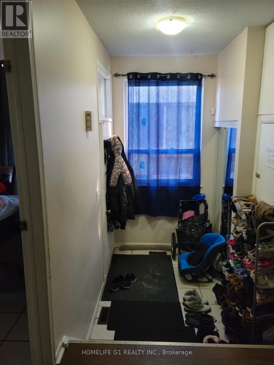 94 Leacrest Street, Brampton, Ontario  L6S 3K6 - Photo 8 - W12595942