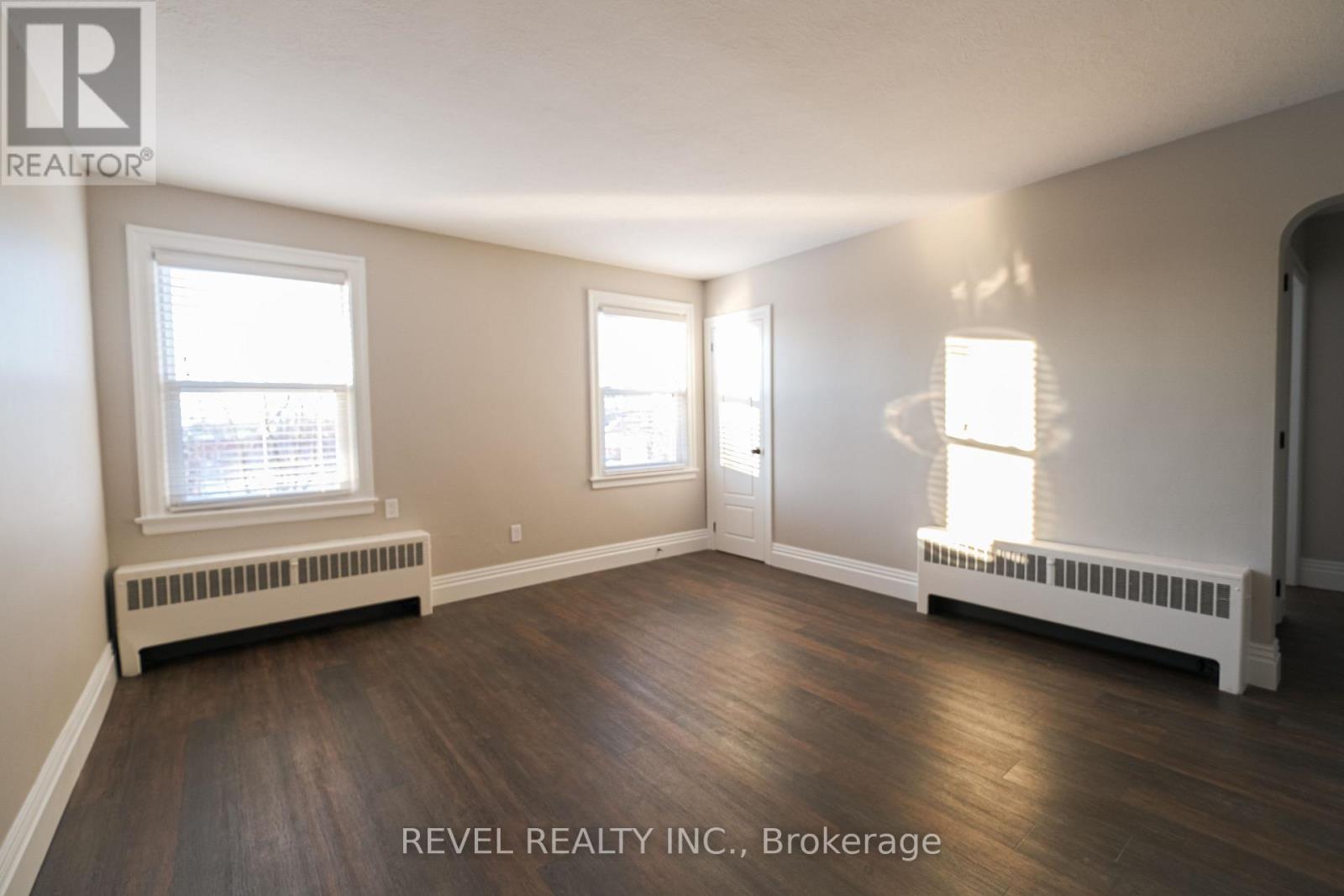 #4 - 348 Simcoe Street N, Peterborough, Ontario  L1G 4T6 - Photo 3 - X12595858