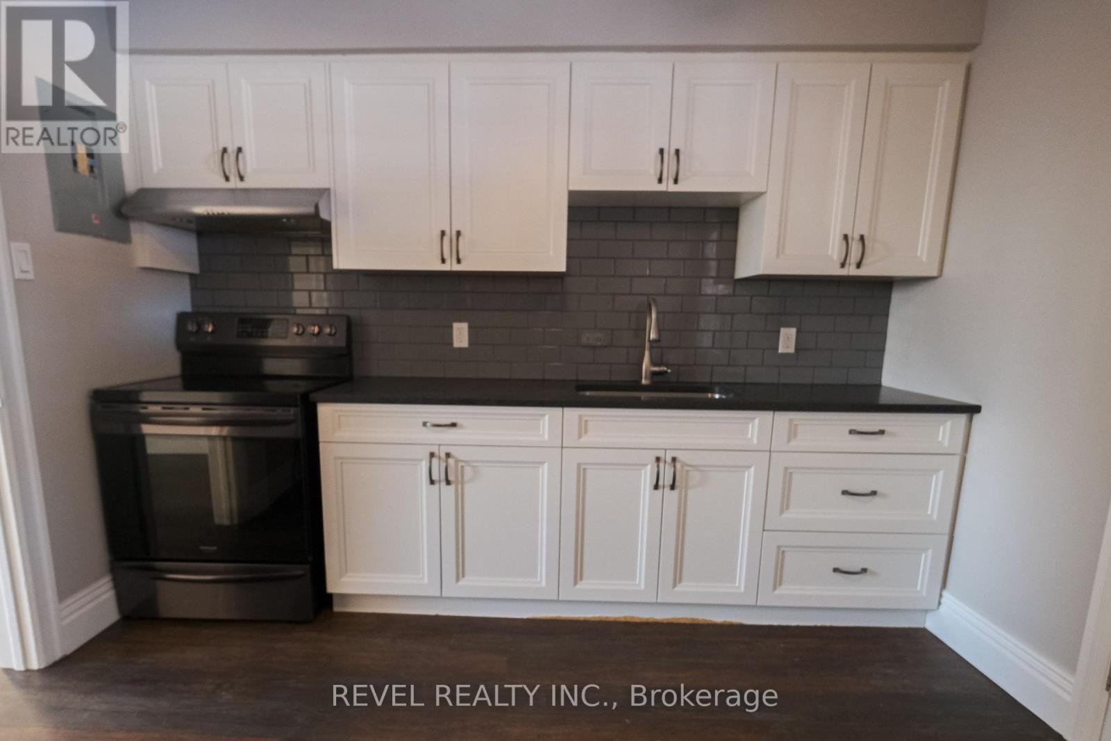 #4 - 348 Simcoe Street N, Peterborough, Ontario  L1G 4T6 - Photo 5 - X12595858