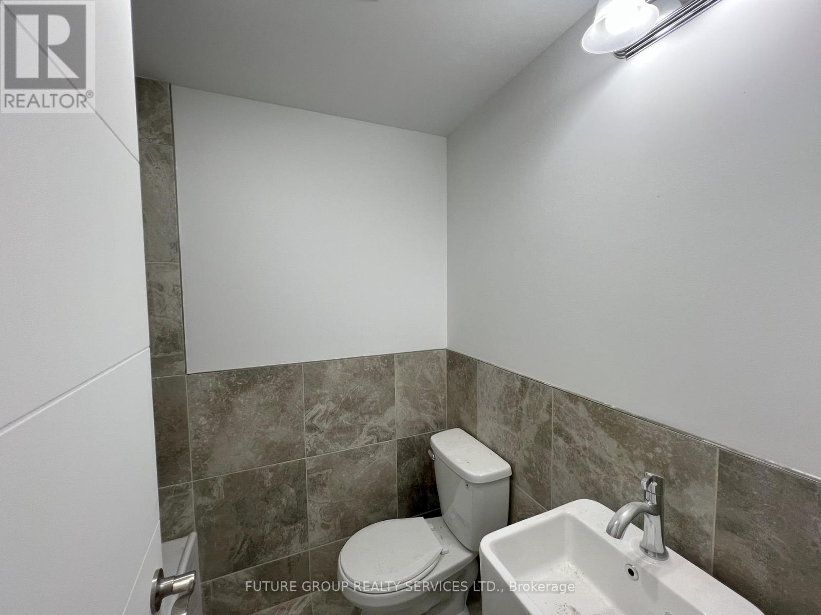 1 - 4876 Simcoe Street, Niagara Falls, Ontario  L2E 1V9 - Photo 10 - X12595932