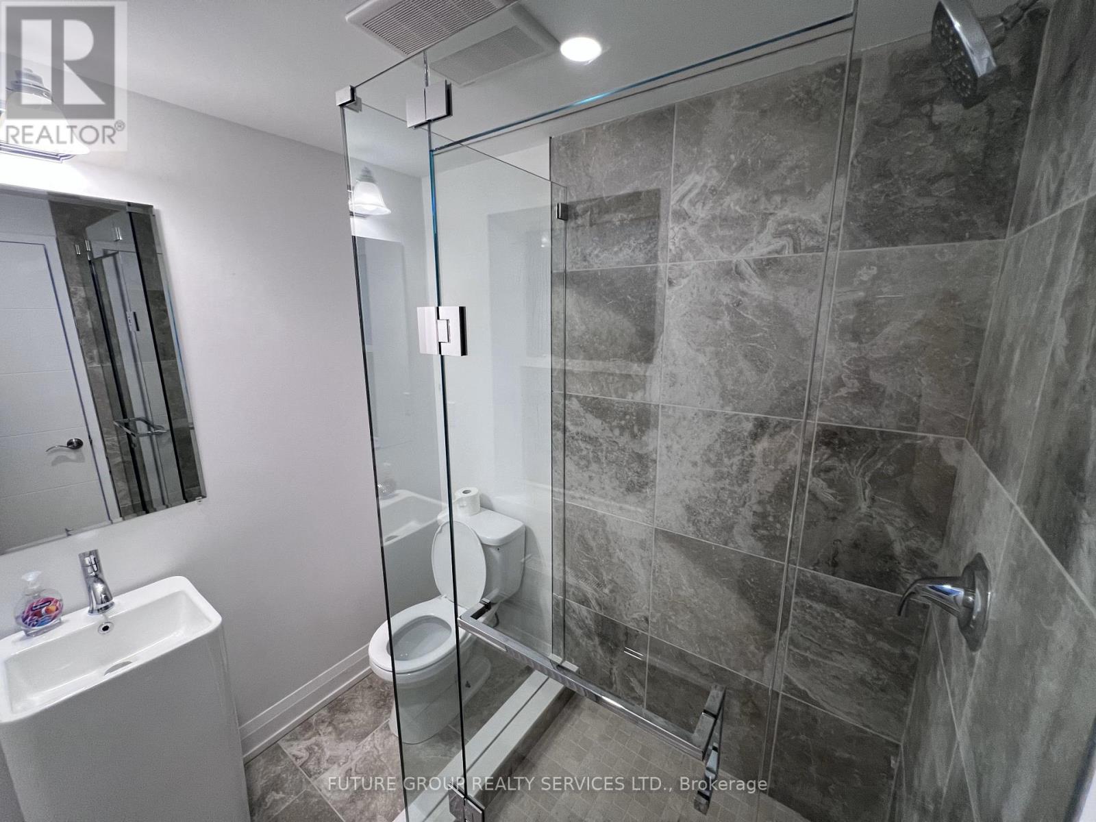 1 - 4876 Simcoe Street, Niagara Falls, Ontario  L2E 1V9 - Photo 12 - X12595932