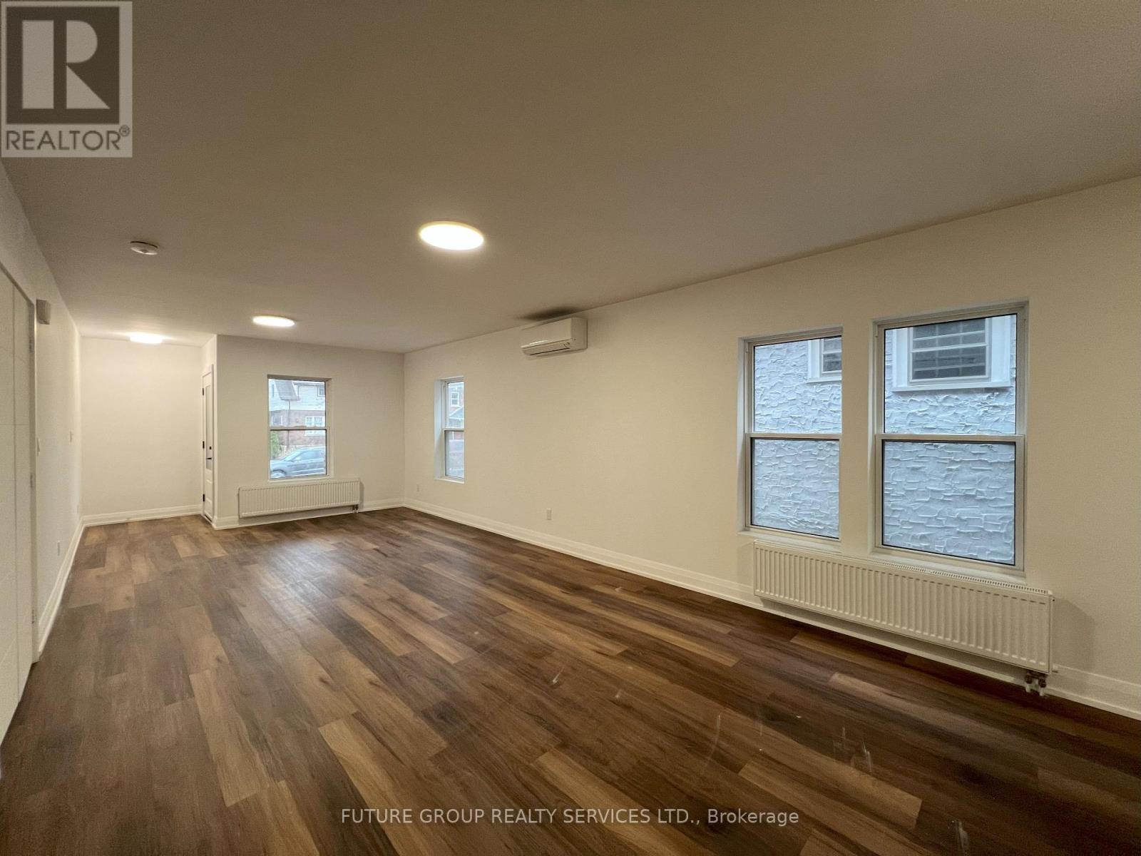 1 - 4876 Simcoe Street, Niagara Falls, Ontario  L2E 1V9 - Photo 3 - X12595932