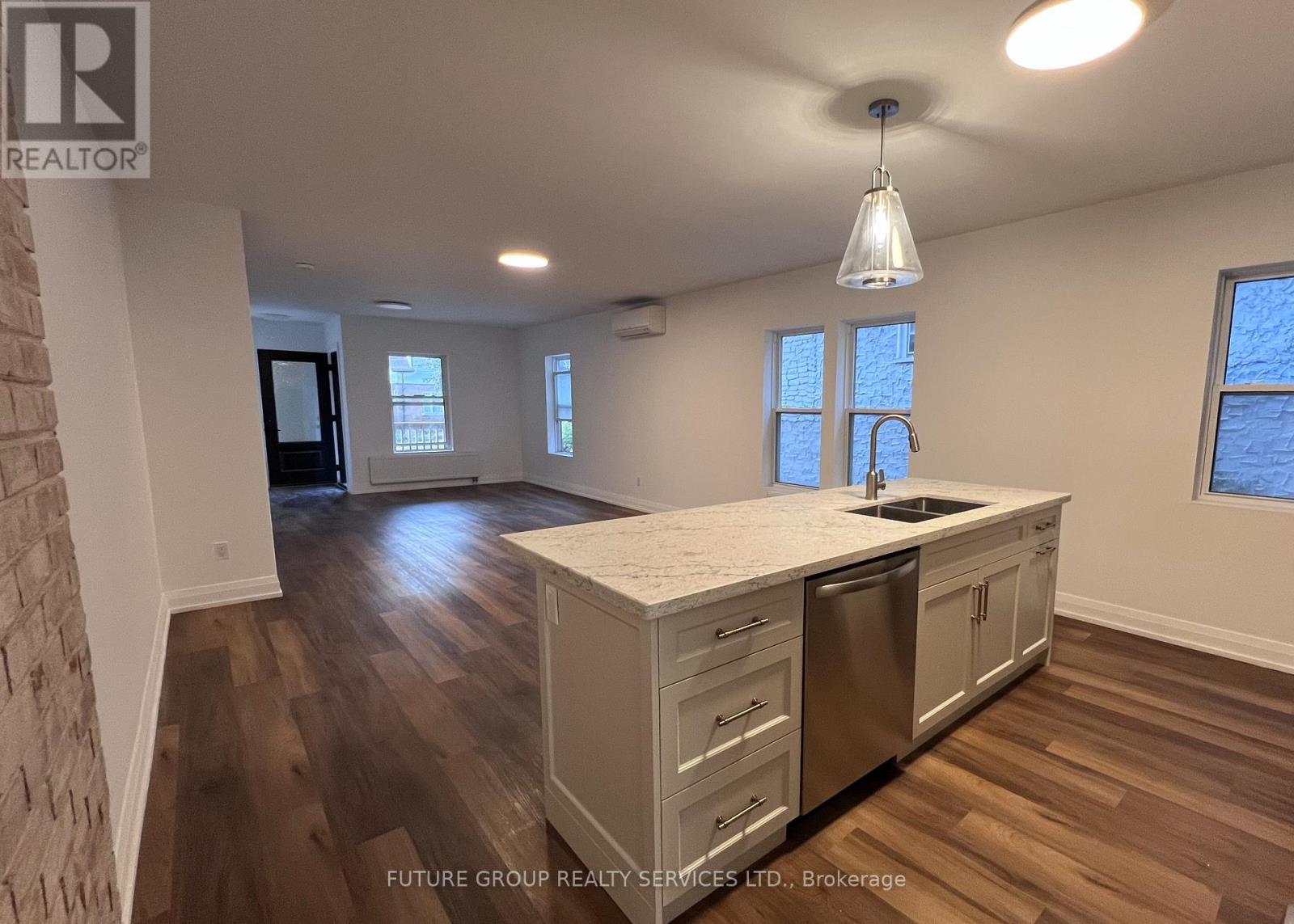 1 - 4876 Simcoe Street, Niagara Falls, Ontario  L2E 1V9 - Photo 4 - X12595932