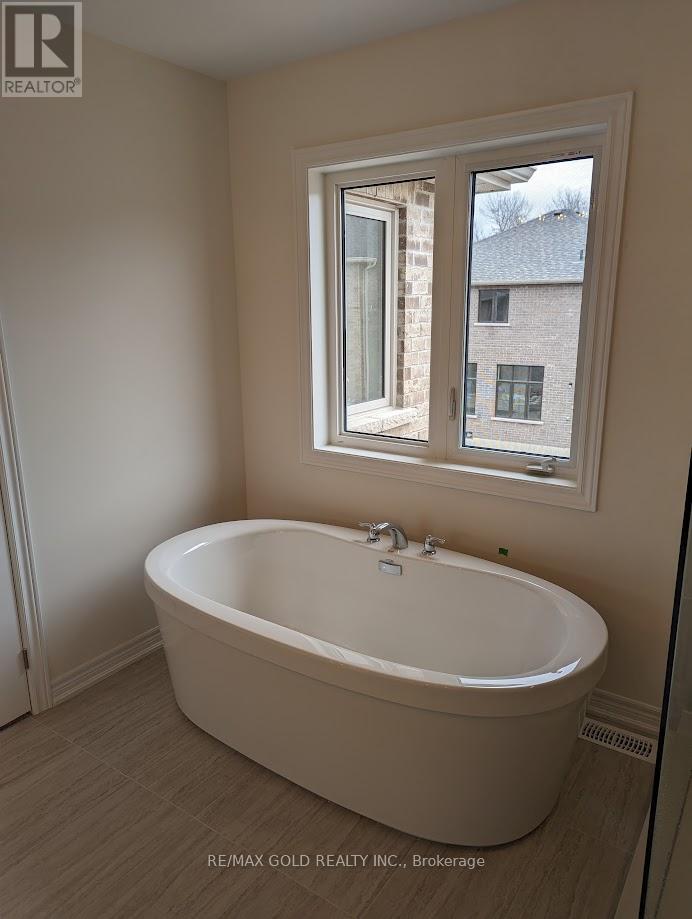 1345 Davis Loop, Innisfil, Ontario  L0L 0B1 - Photo 10 - N12594082