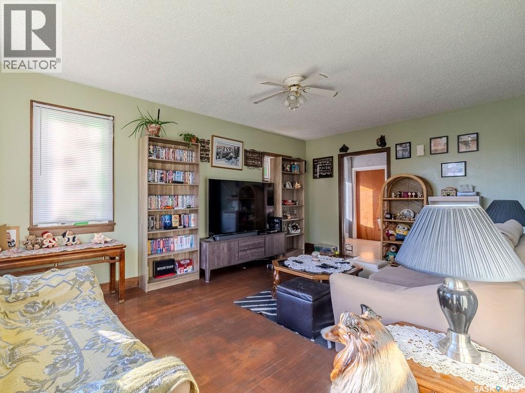 200 11th Street E, Prince Albert, Saskatchewan  S6V 1A3 - Photo 3 - SK025115