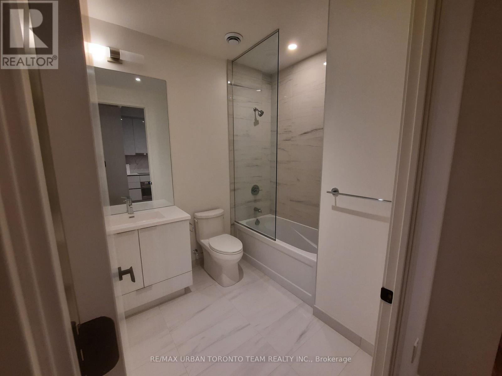 3615 - 8 Interchange Way, Vaughan, Ontario  L4K 5Z7 - Photo 11 - N12596000