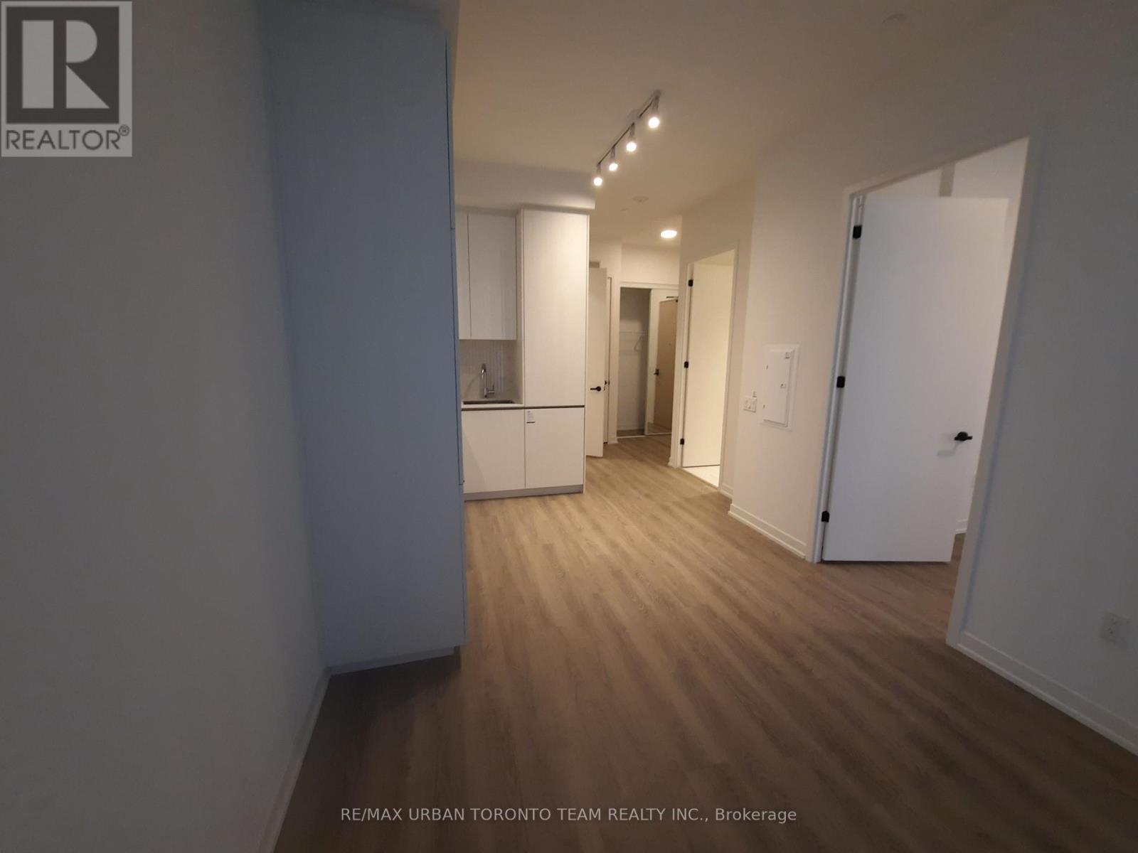 3615 - 8 Interchange Way, Vaughan, Ontario  L4K 5Z7 - Photo 2 - N12596000