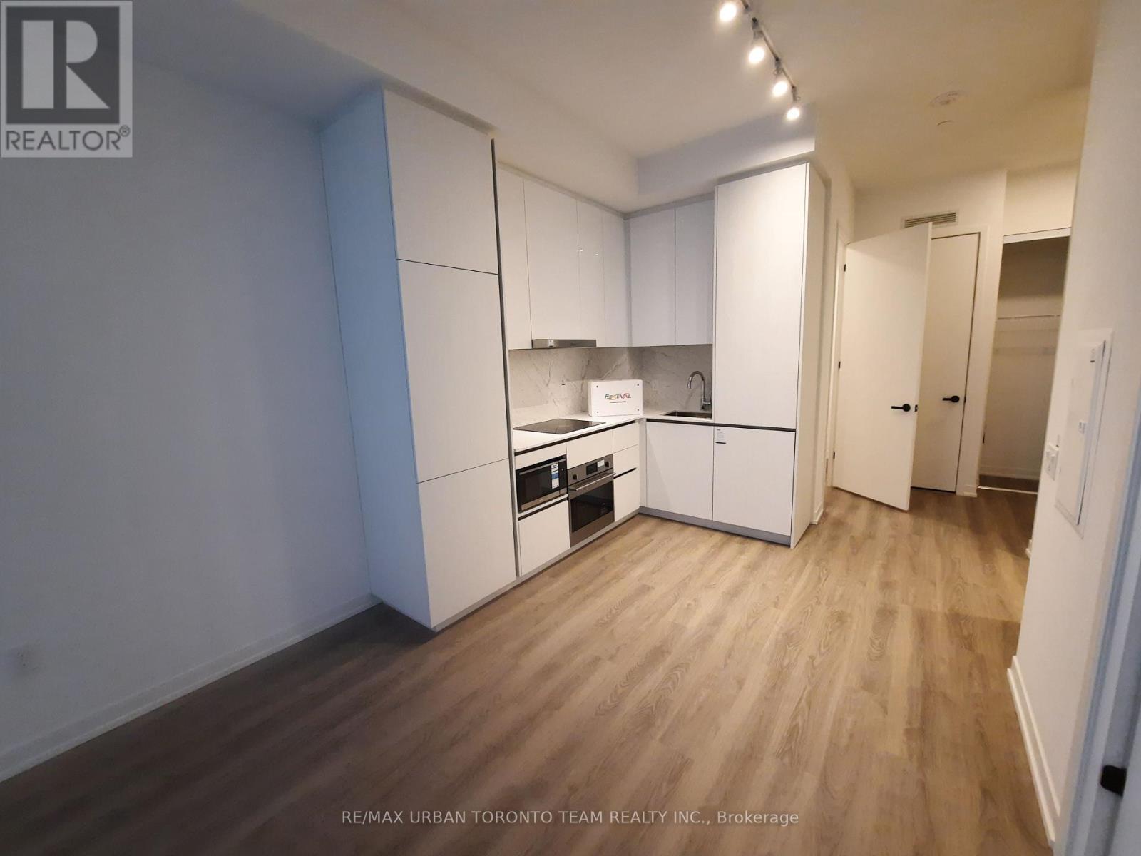 3615 - 8 Interchange Way, Vaughan, Ontario  L4K 5Z7 - Photo 3 - N12596000