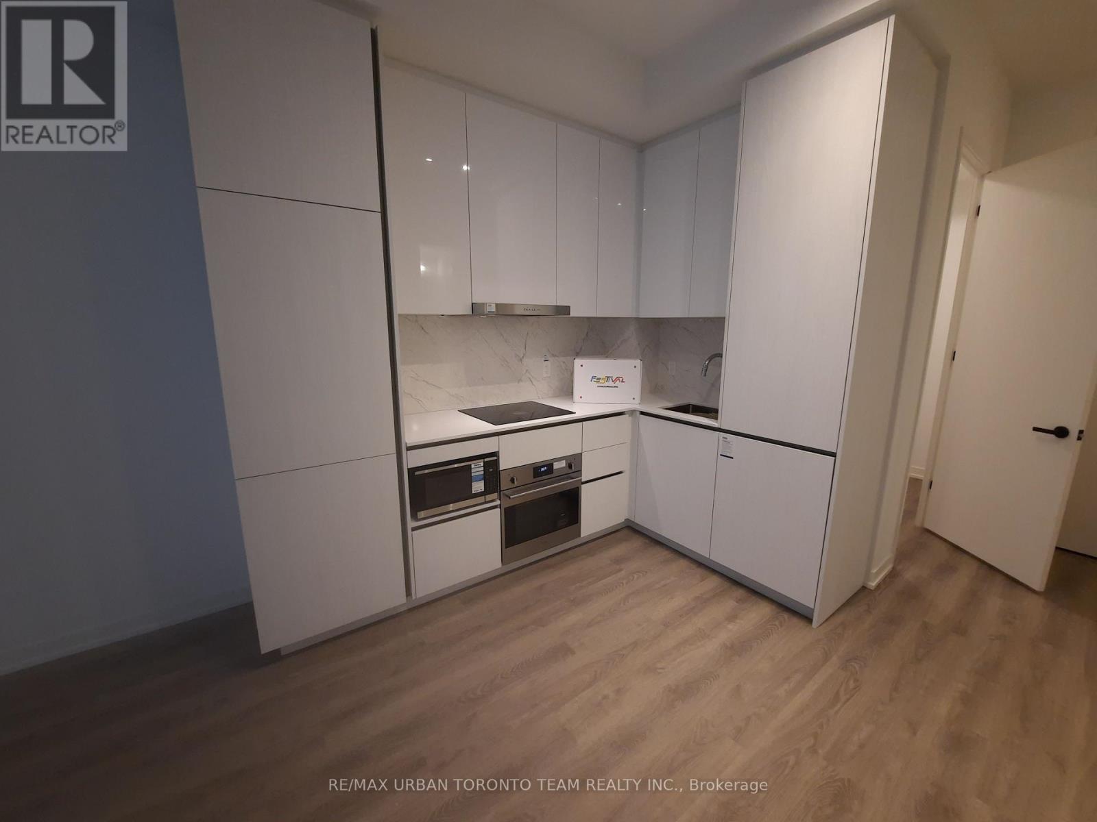 3615 - 8 Interchange Way, Vaughan, Ontario  L4K 5Z7 - Photo 4 - N12596000