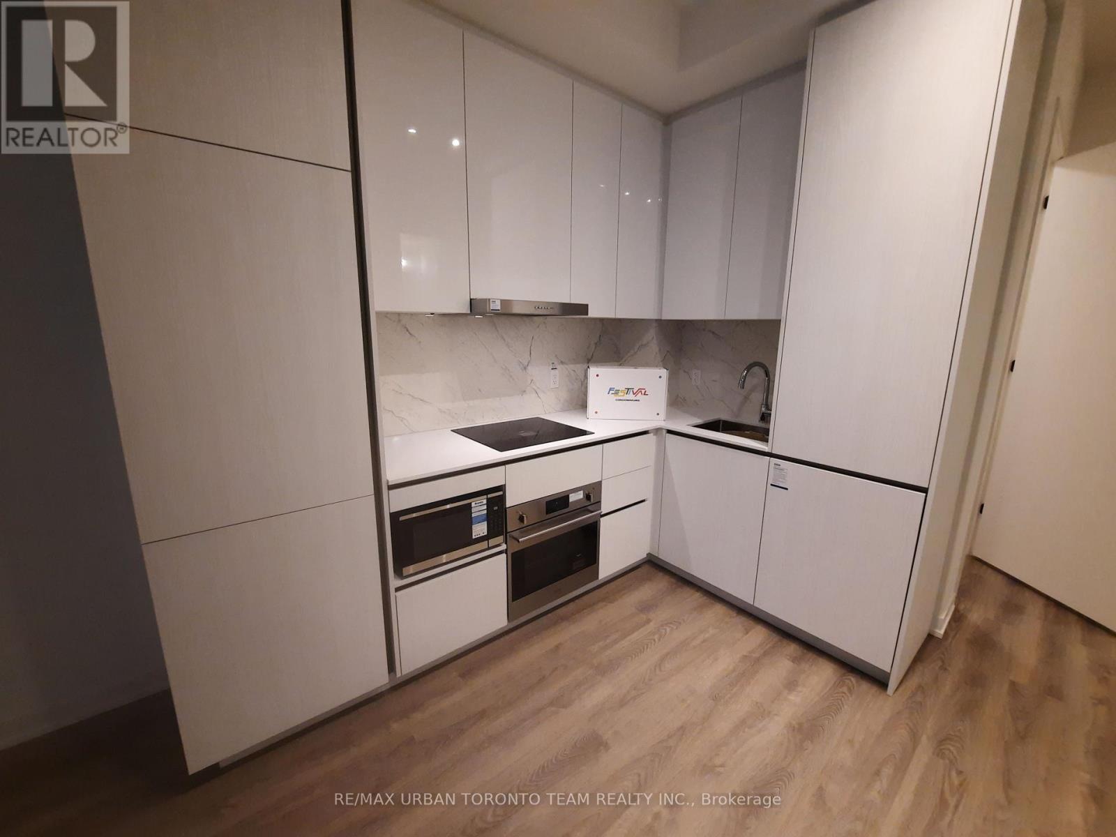 3615 - 8 Interchange Way, Vaughan, Ontario  L4K 5Z7 - Photo 5 - N12596000