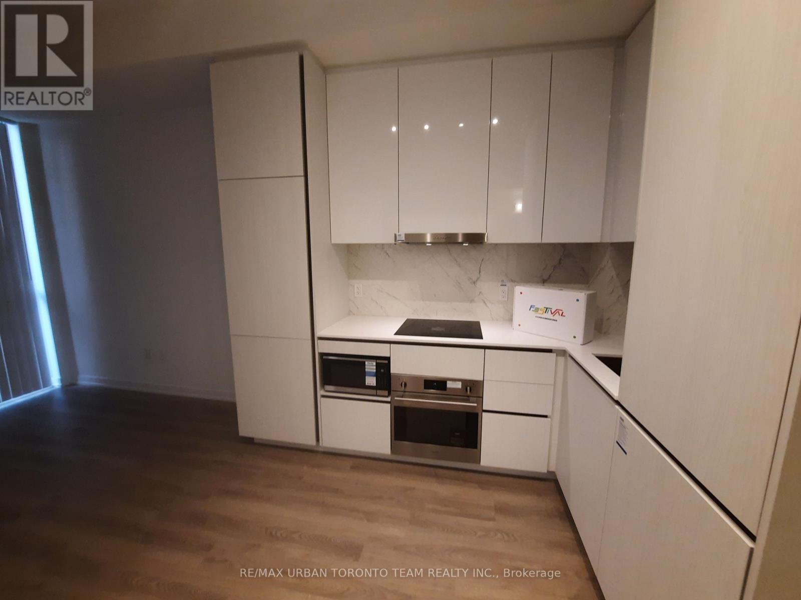 3615 - 8 Interchange Way, Vaughan, Ontario  L4K 5Z7 - Photo 6 - N12596000