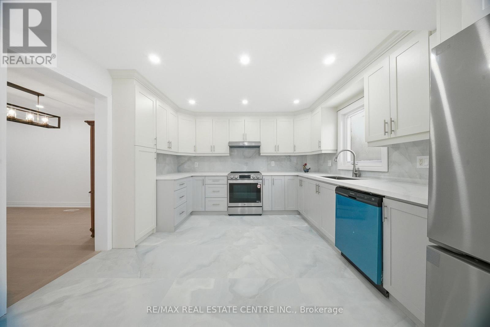 3316 Lady Slipper Court, Mississauga, Ontario  L5N 6A9 - Photo 15 - W12595972