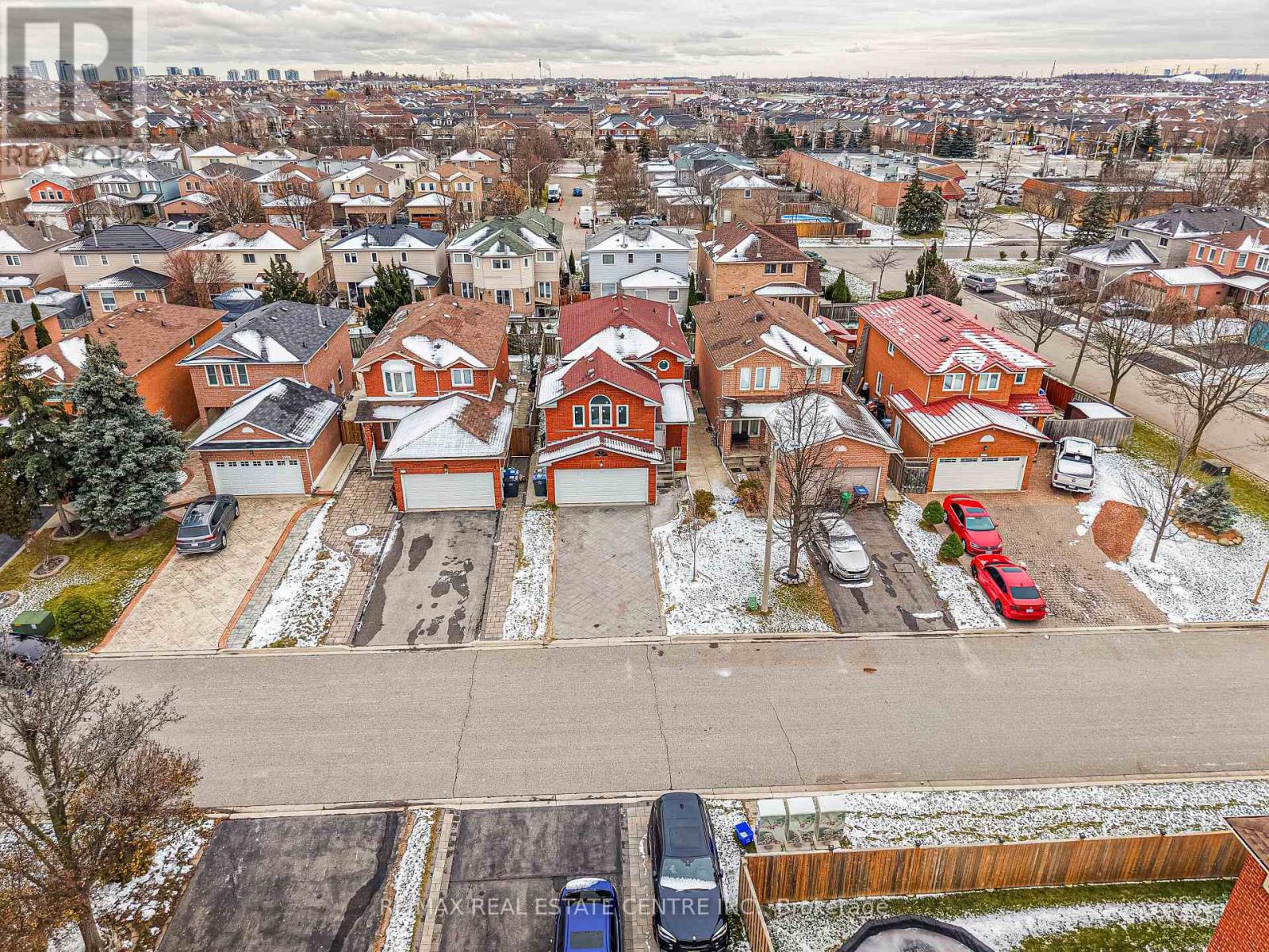 3316 Lady Slipper Court, Mississauga, Ontario  L5N 6A9 - Photo 2 - W12595972