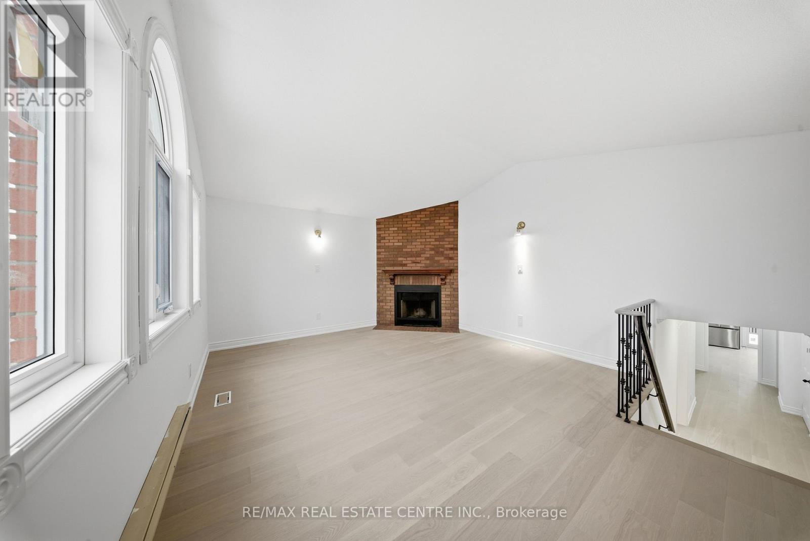 3316 Lady Slipper Court, Mississauga, Ontario  L5N 6A9 - Photo 7 - W12595972