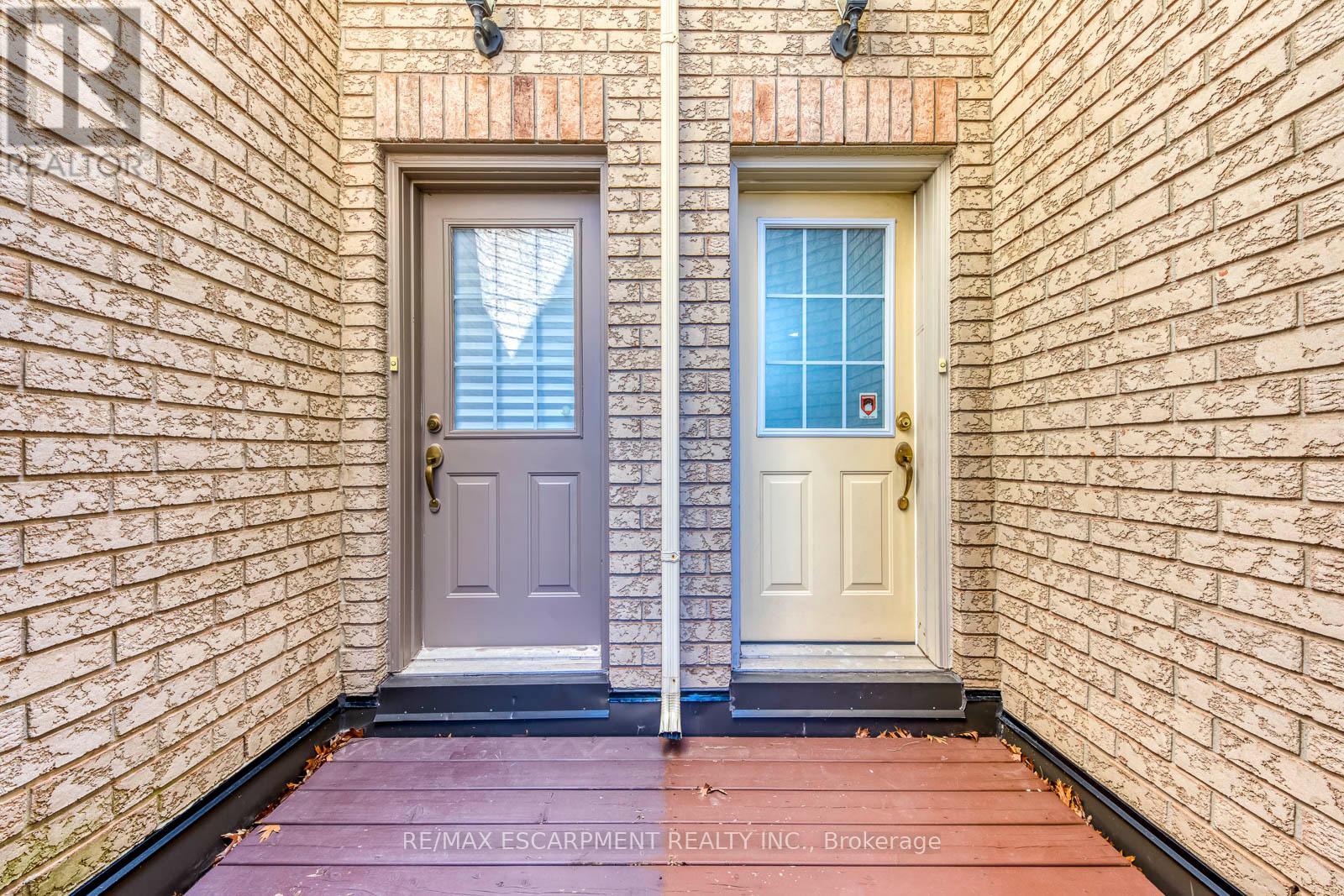 63 - 1489 Heritage Way, Oakville, Ontario  L6M 4M7 - Photo 3 - W12595980