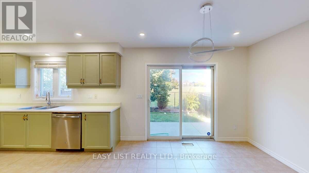 71 Beavervalley Drive, Brampton (Fletcher's Meadow), Ontario  L7A 3R3 - Photo 20 - W12595986