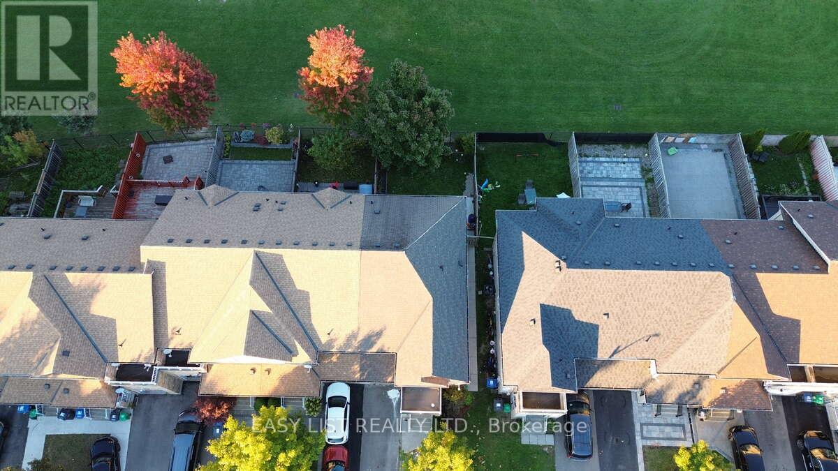 71 Beavervalley Drive, Brampton (Fletcher's Meadow), Ontario  L7A 3R3 - Photo 4 - W12595986