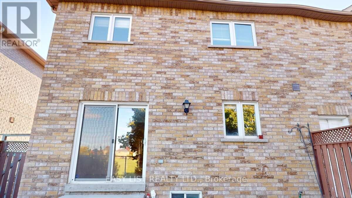 71 Beavervalley Drive, Brampton (Fletcher's Meadow), Ontario  L7A 3R3 - Photo 6 - W12595986