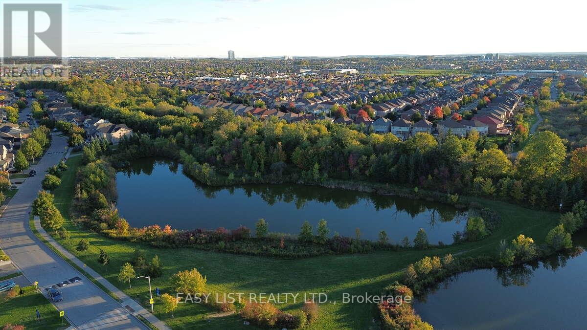 71 Beavervalley Drive, Brampton (Fletcher's Meadow), Ontario  L7A 3R3 - Photo 9 - W12595986