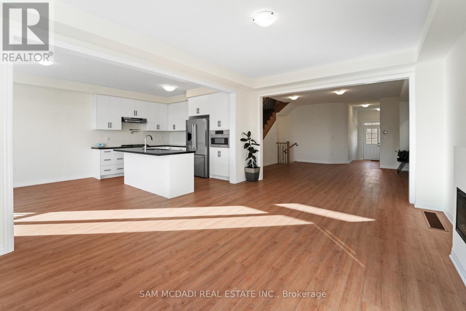 37 Southbury Manor (Upper) Drive, Caledon, Ontario L7E 1X7 - Photo 11 - W12595996