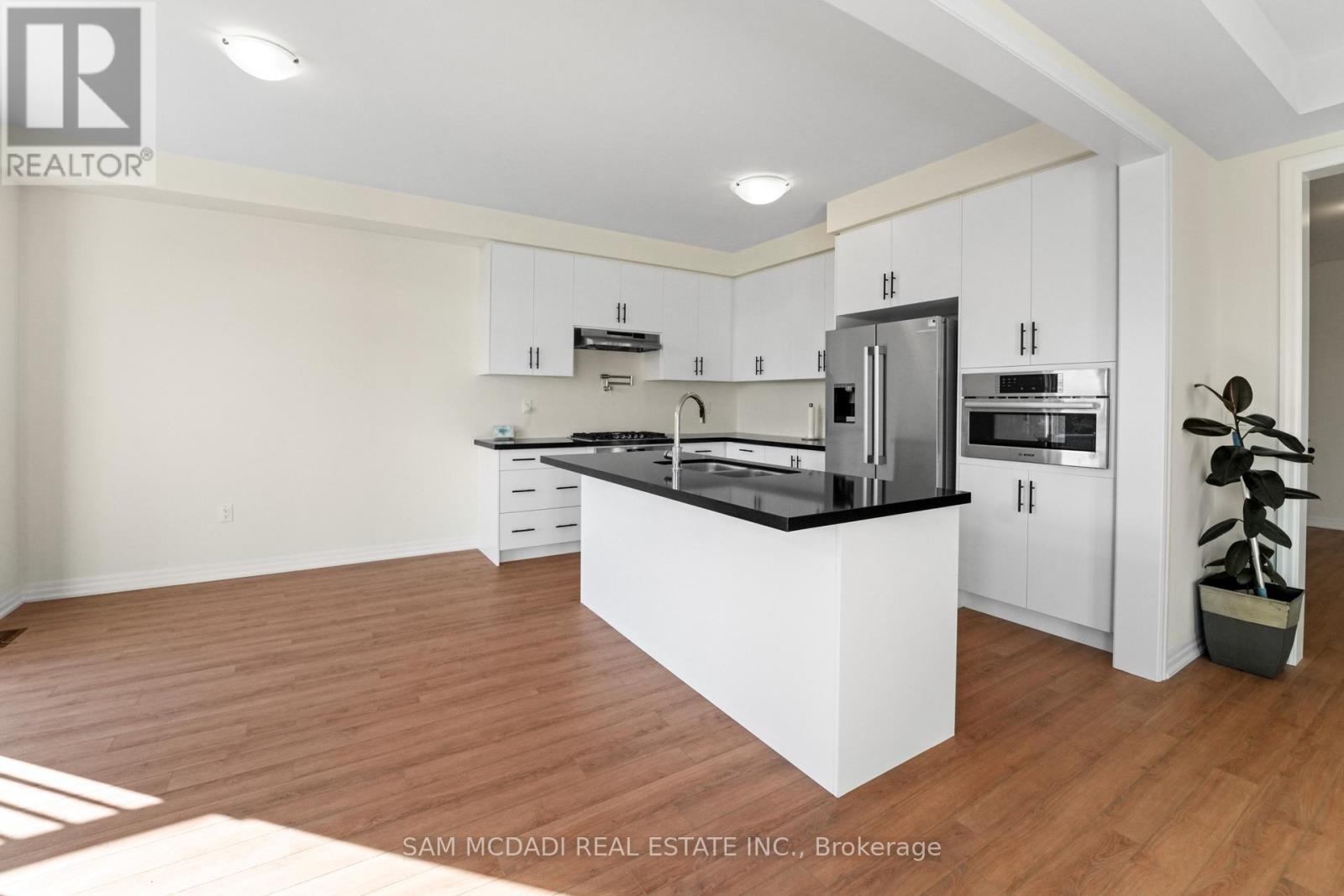 37 Southbury Manor (Upper) Drive, Caledon, Ontario L7E 1X7 - Photo 12 - W12595996