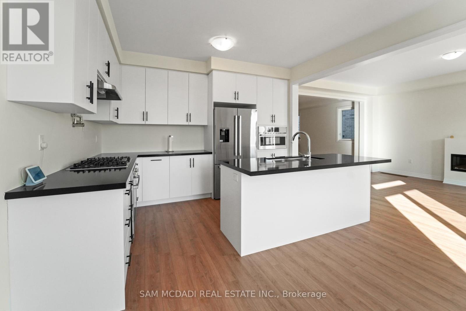 37 Southbury Manor (Upper) Drive, Caledon, Ontario L7E 1X7 - Photo 14 - W12595996