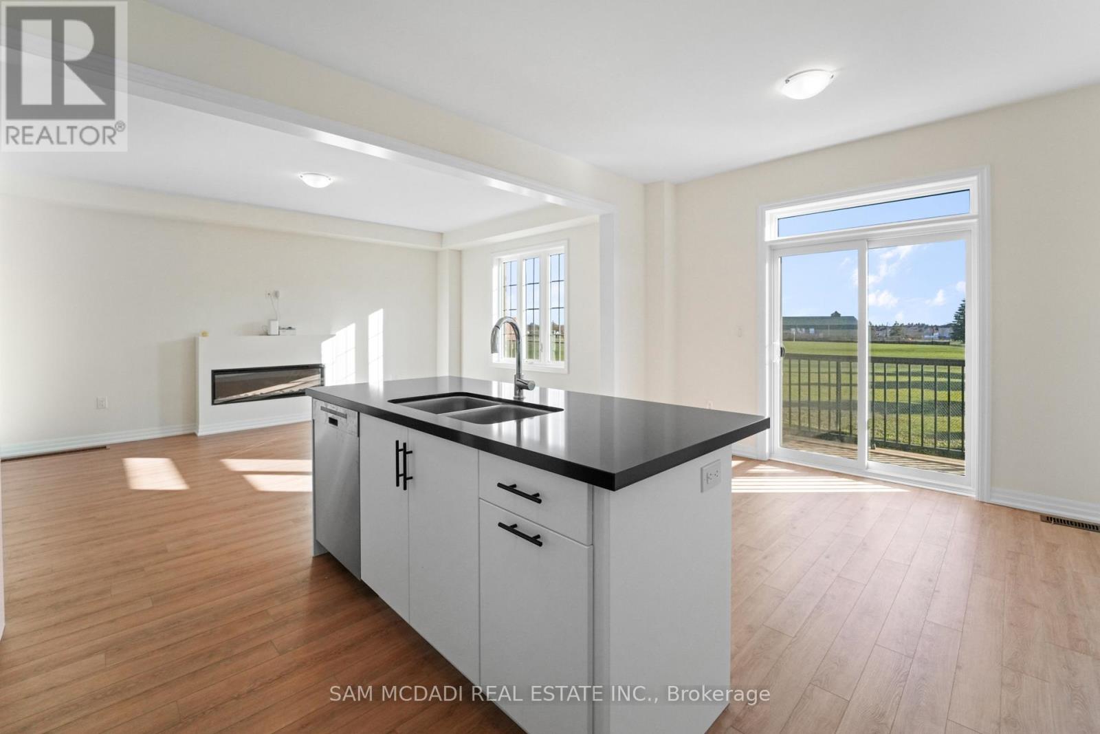 37 Southbury Manor (Upper) Drive, Caledon, Ontario L7E 1X7 - Photo 16 - W12595996