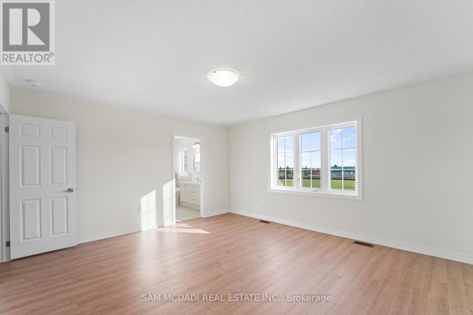 37 Southbury Manor (Upper) Drive, Caledon, Ontario L7E 1X7 - Photo 22 - W12595996